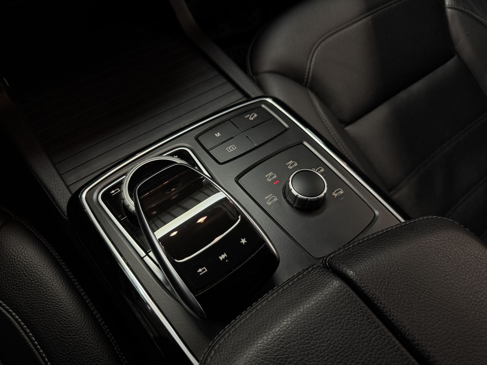 Mercedes-Benz GLE 350 d 4Matic*AMG-LINE*GDACH*LEDER*AHK* foto 17