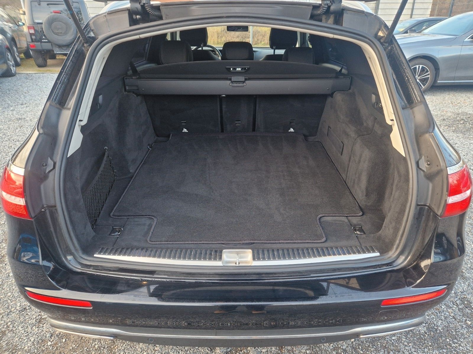 Mercedes-Benz E 200 T-Modell 9G MULTIBEAM COMAND 20" foto 18