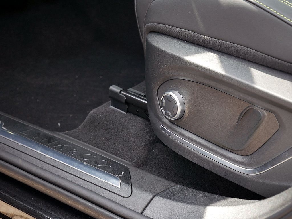 Lynk&Co 01 1.5 TD PHEV 206 kW More ACC FACEL. LED PANO foto 18