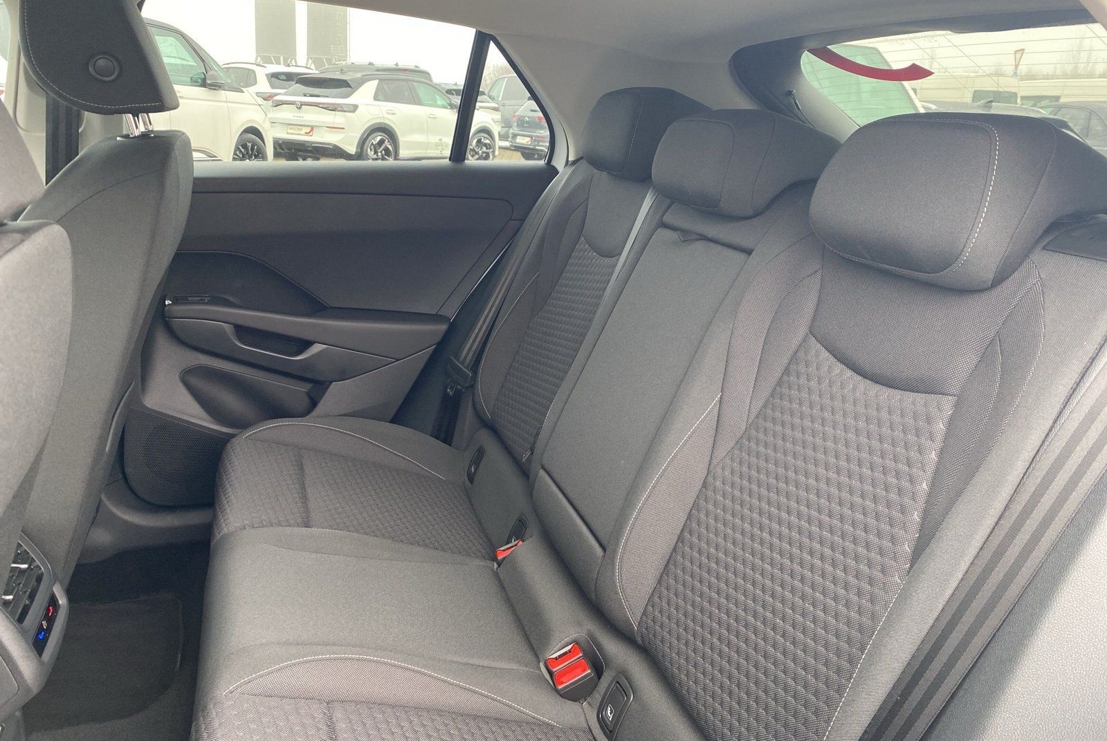 Volkswagen T-ROC Life 1.5 eTSI DSG ACC LED+ CarPlay SHZ App foto 13