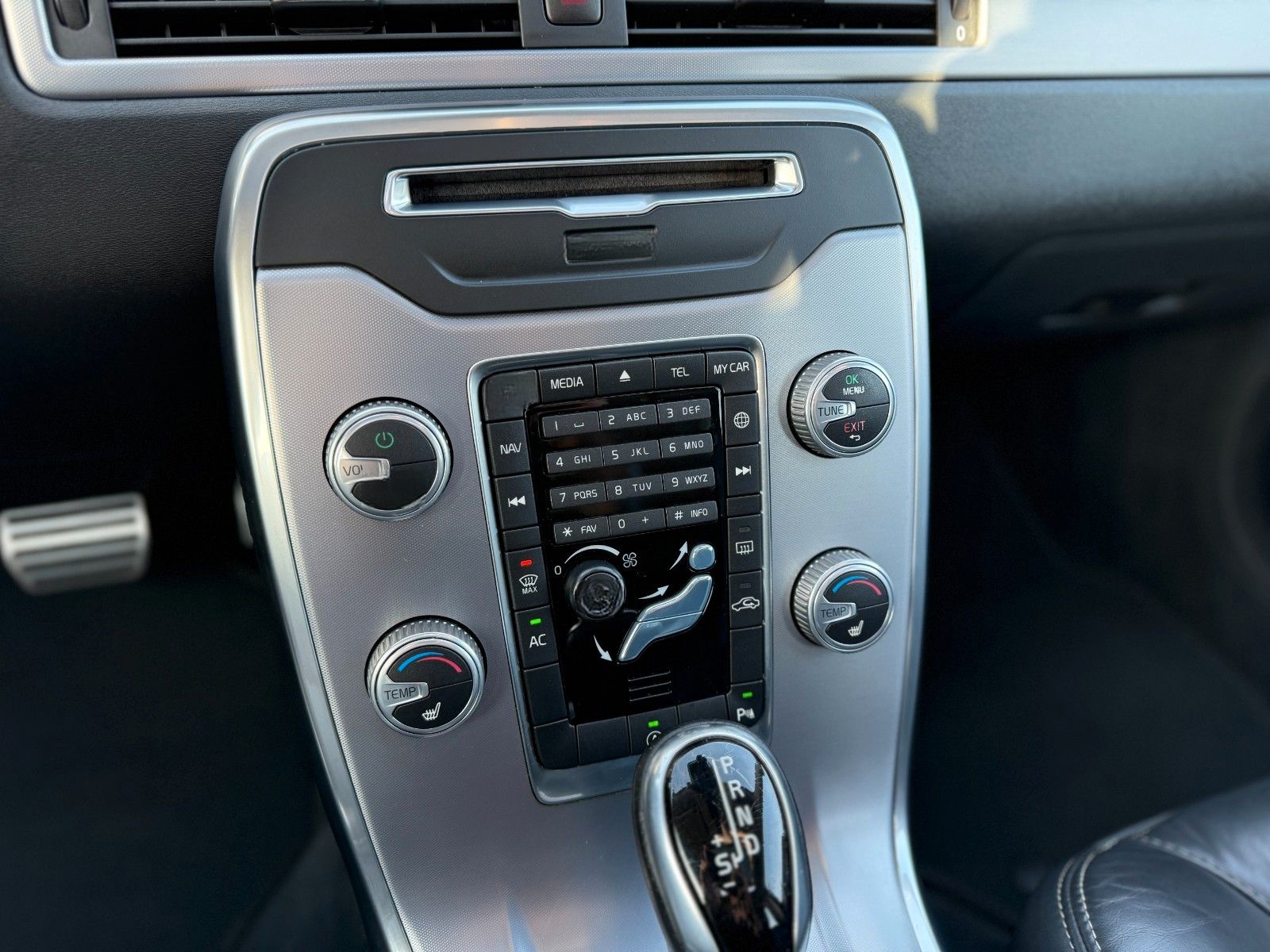 Volvo V70 Kombi Kinetic AWD Allrad|Schiebedach|Navi foto 16