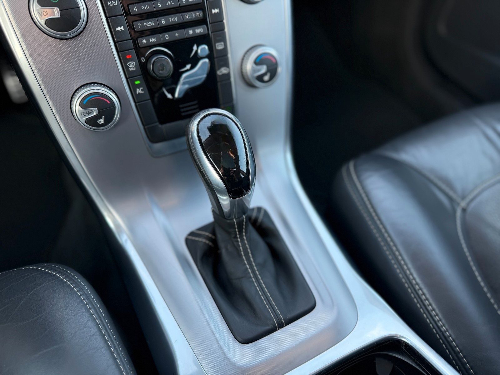 Volvo V70 Kombi Kinetic AWD Allrad|Schiebedach|Navi foto 17