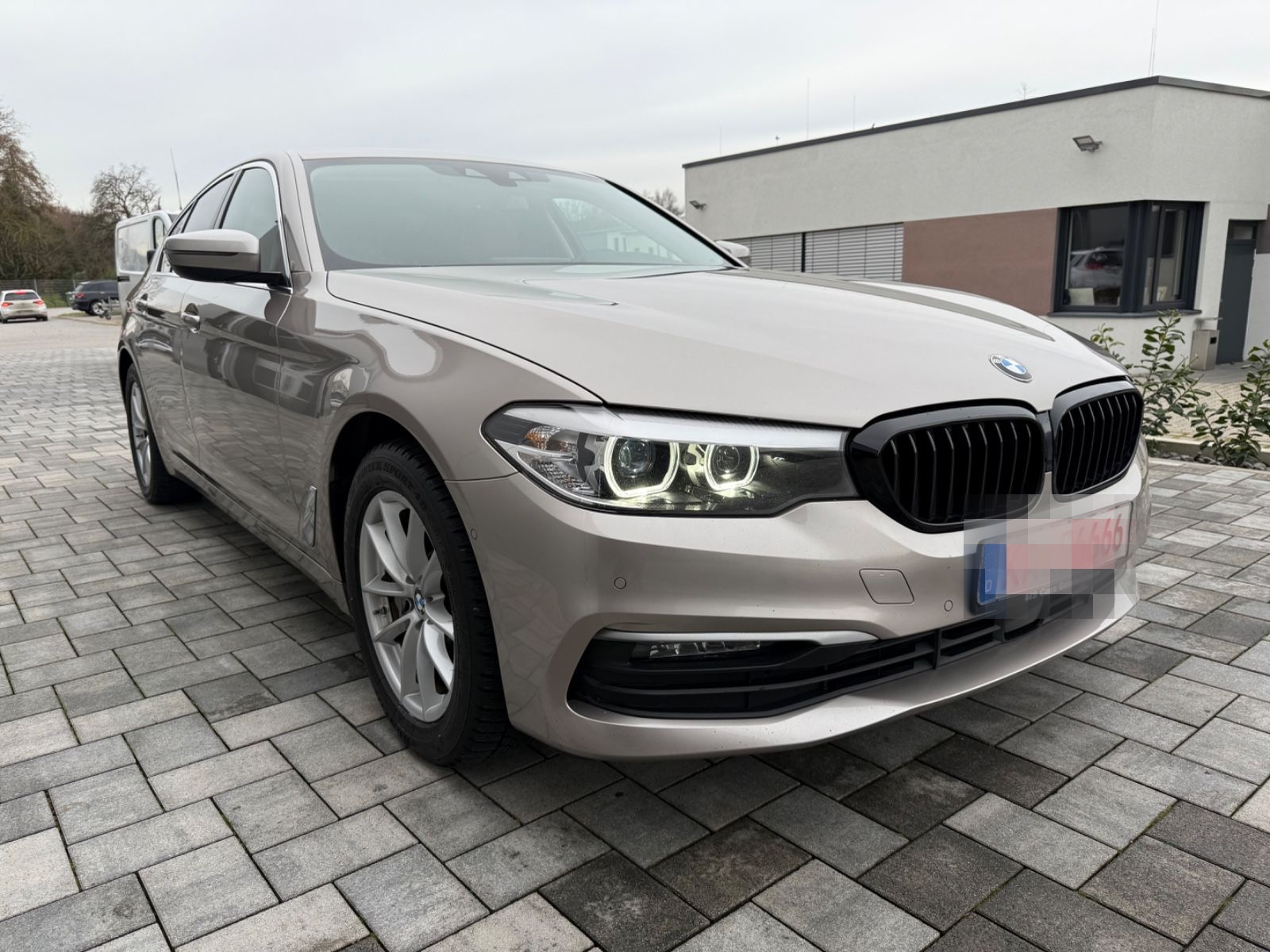 BMW 530 5 Limousine 530 d xDrive foto 3