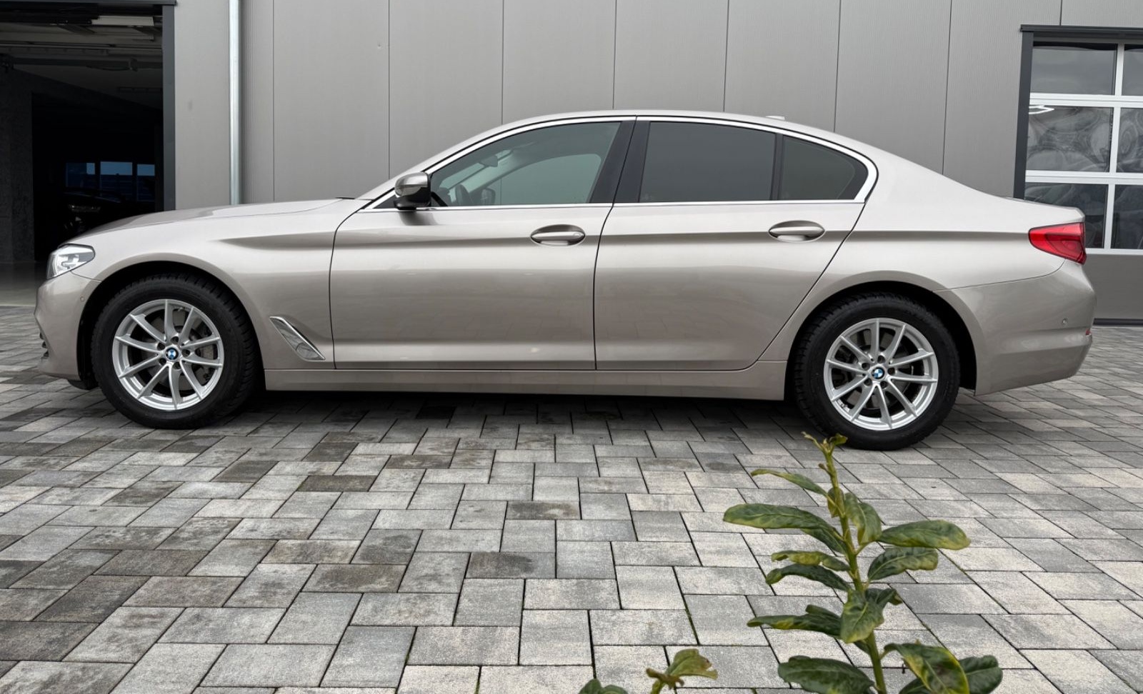 BMW 530 5 Limousine 530 d xDrive foto 4