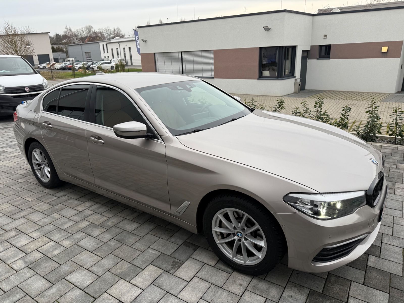 BMW 530 5 Limousine 530 d xDrive foto 5
