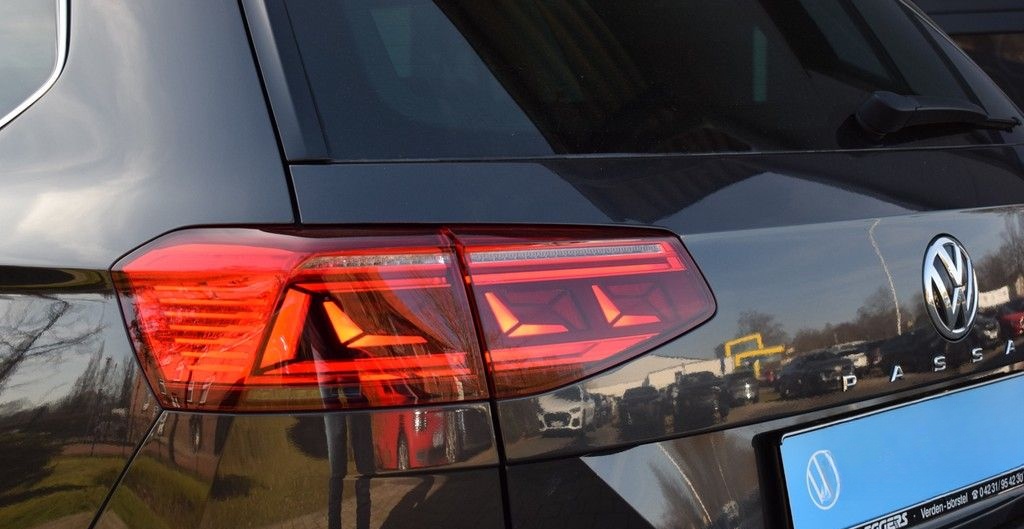 Volkswagen Passat Variant TDI 2.0 DSG *Business*Matrix*Navi foto 22