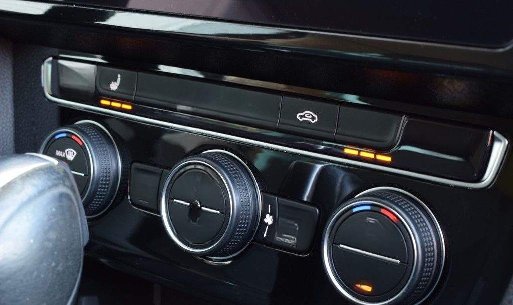 Volkswagen Passat Variant TDI 2.0 DSG *Business*Matrix*Navi foto 10