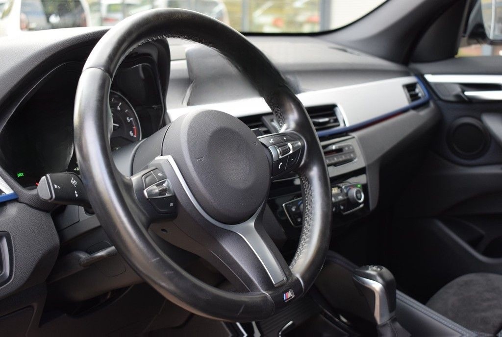 BMW X1 xDrive25d M Sport *AHK*Pano*Navi*RüKam*LED* foto 14