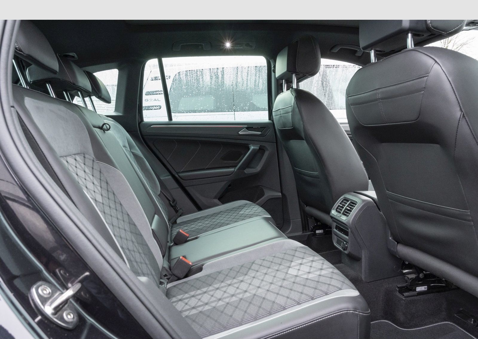 Volkswagen Tiguan 1.5 TSI DSG R Line Pano, AHK, Kamera, Mat foto 12
