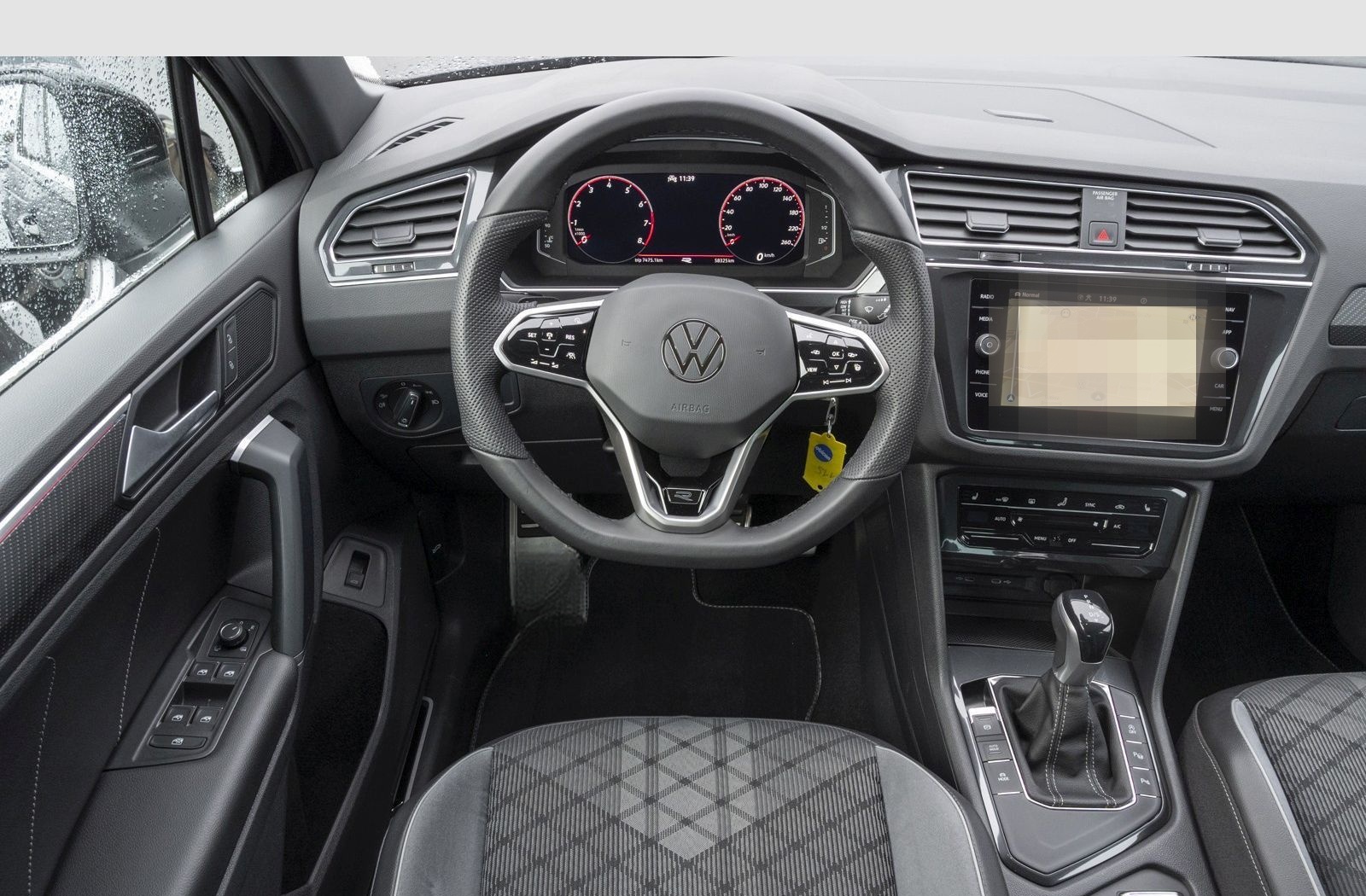 Volkswagen Tiguan 1.5 TSI DSG R Line Pano, AHK, Kamera, Mat foto 16