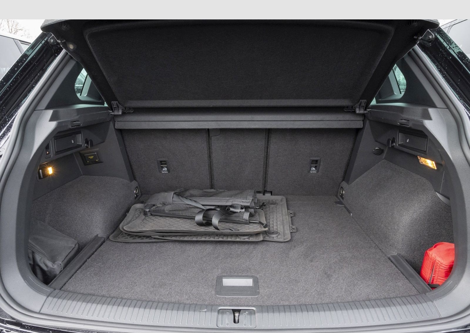 Volkswagen Tiguan 1.5 TSI DSG R Line Pano, AHK, Kamera, Mat foto 7