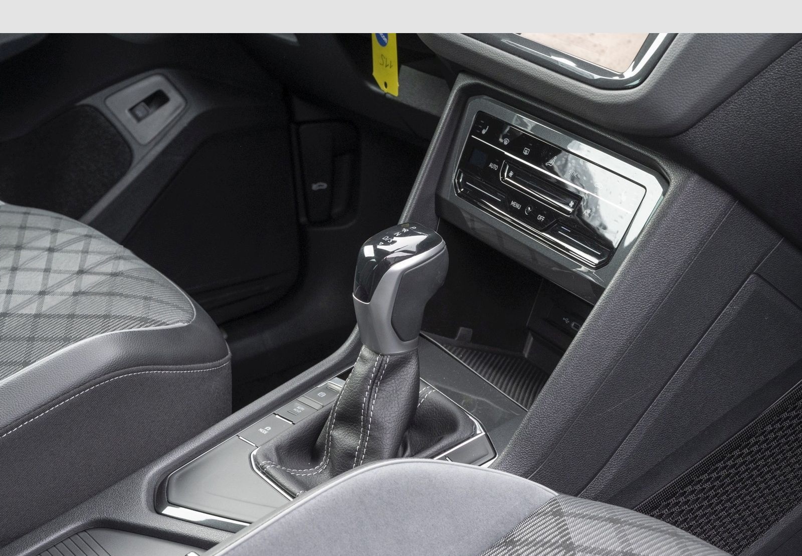 Volkswagen Tiguan 1.5 TSI DSG R Line Pano, AHK, Kamera, Mat foto 10