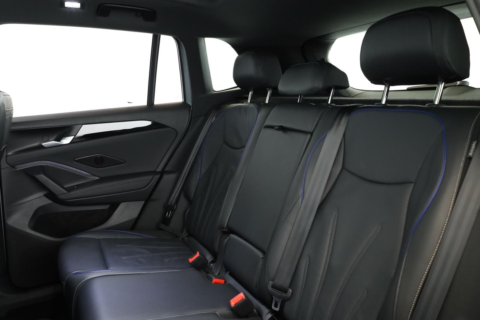 Volkswagen Tiguan 2.0 TSI DSG 4M R-Line IQ Pano Nav Key 360 foto 20