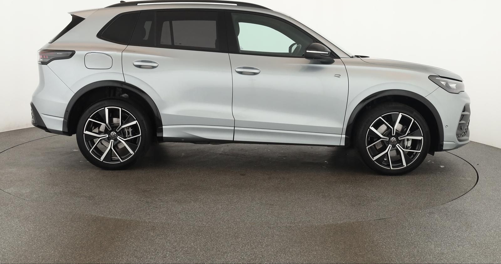 Volkswagen Tiguan 2.0 TSI DSG 4M R-Line IQ Pano Nav Key 360 foto 6