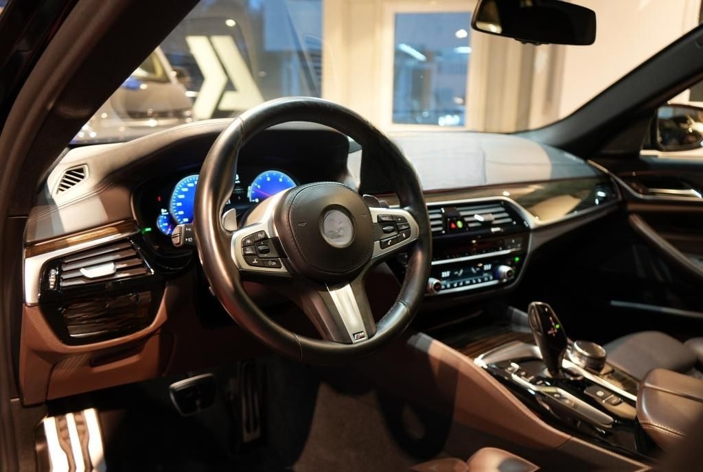 BMW M550 d xDrive Touring *LED*Navi*Virtual*Kamera* foto 15