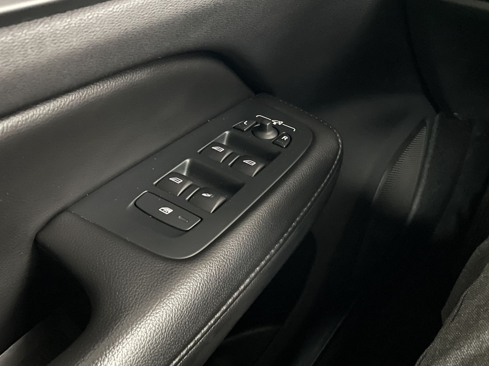 Volvo V60 B3*MOMENTUM PRO*R.KAM*LED*NAVI*KEYLESS* foto 24