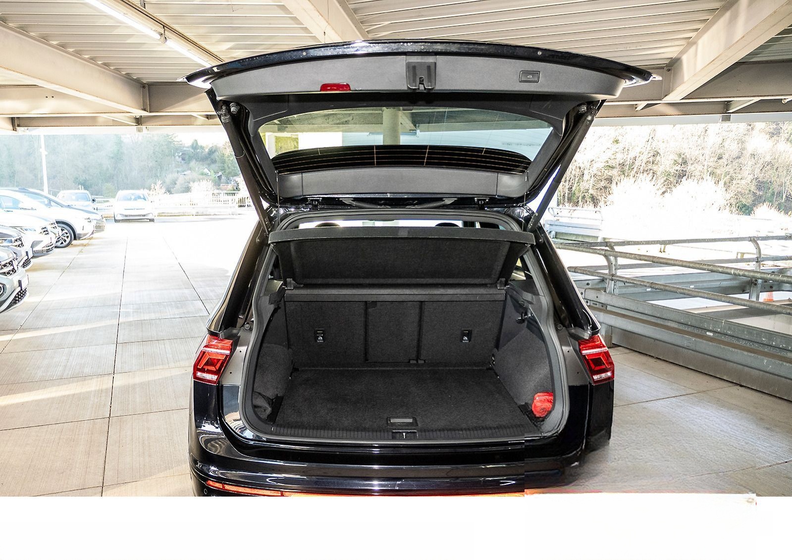 Volkswagen Tiguan R 2.0 TSI DSG Navi Kamera Pano ACC LED foto 13