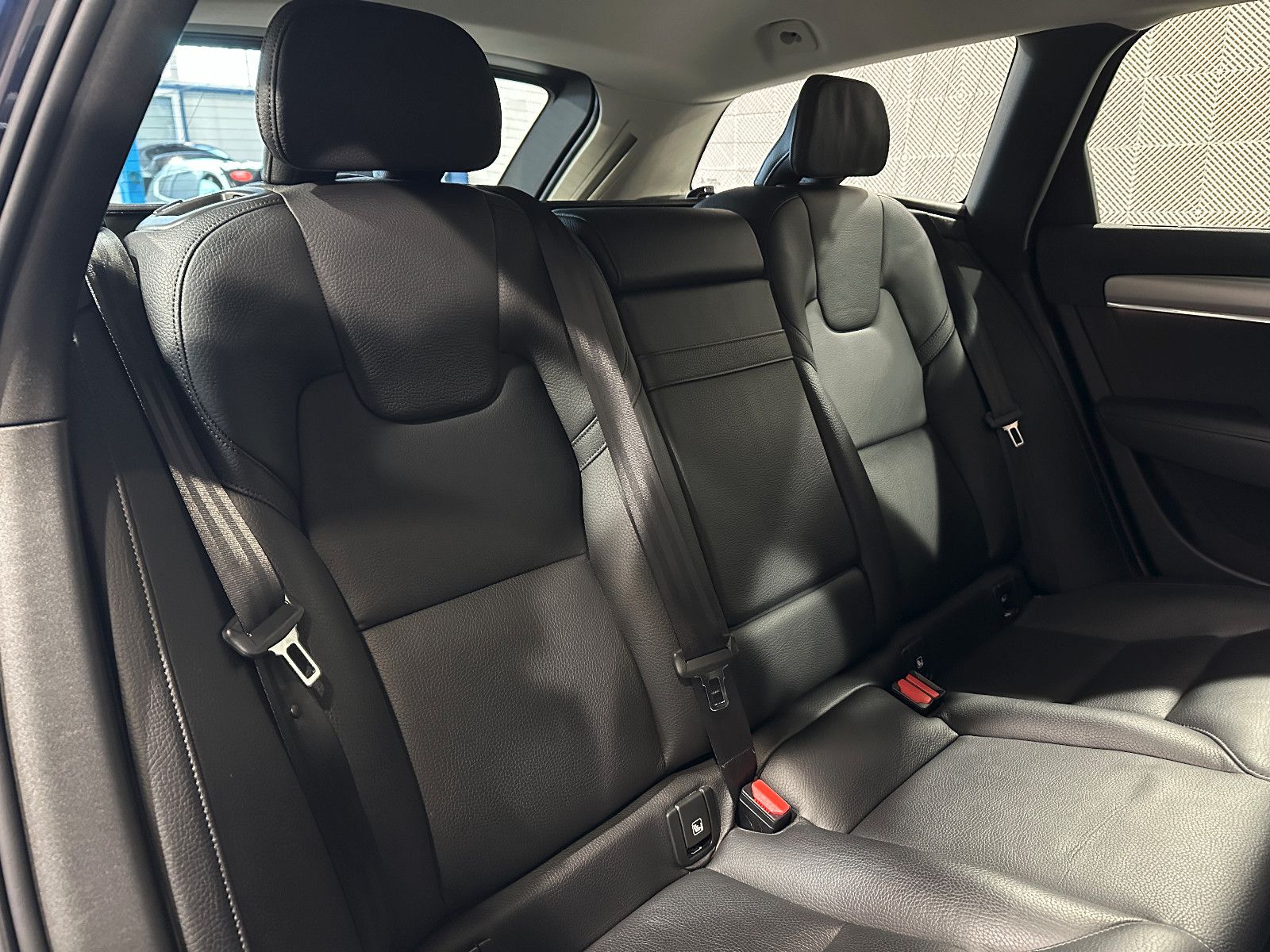 Volvo V90 Kombi AWD*MOMENTUM*LED-R.KAM-ST.H-MEMO-LEDER foto 14