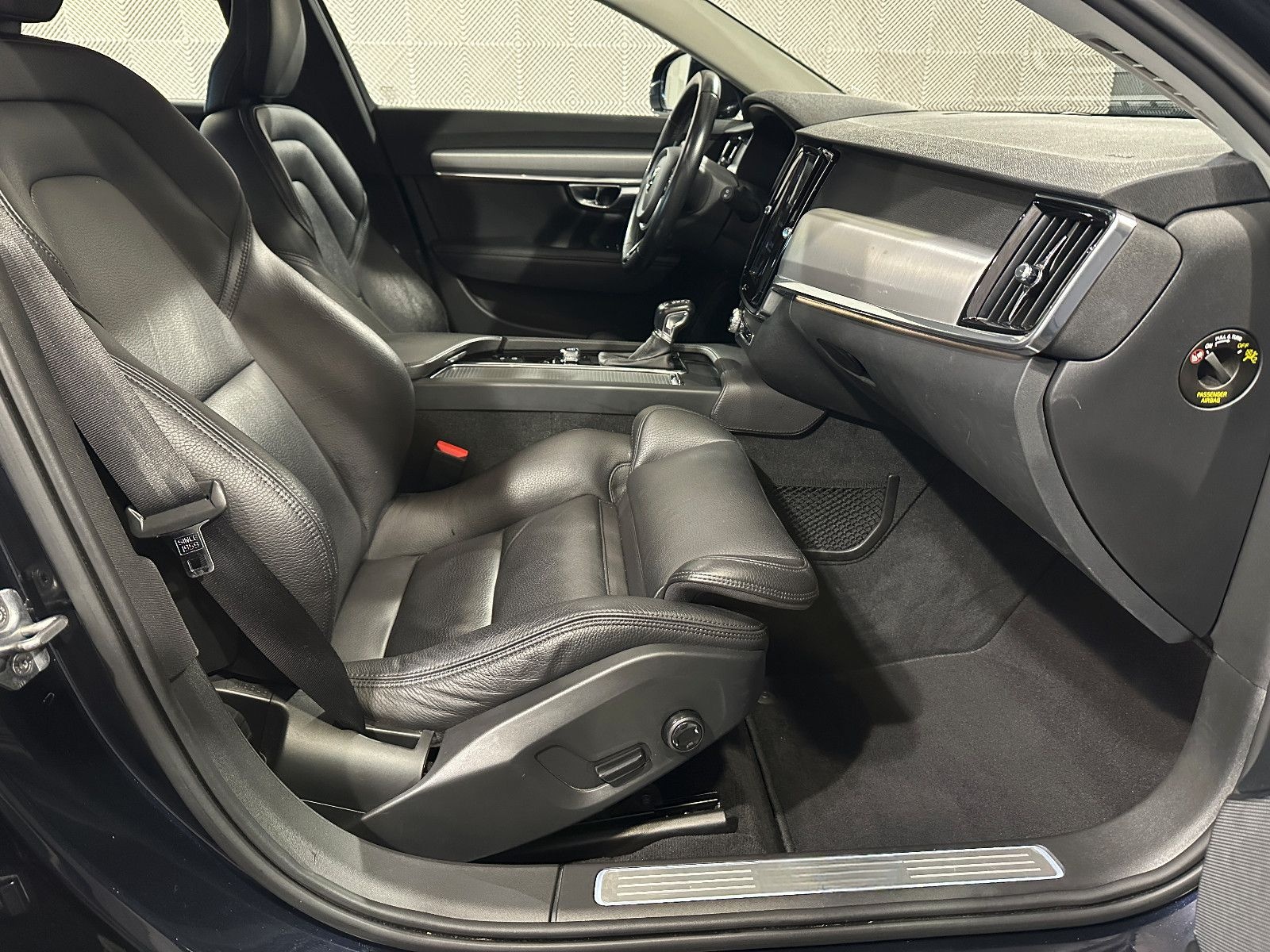 Volvo V90 Kombi AWD*MOMENTUM*LED-R.KAM-ST.H-MEMO-LEDER foto 15