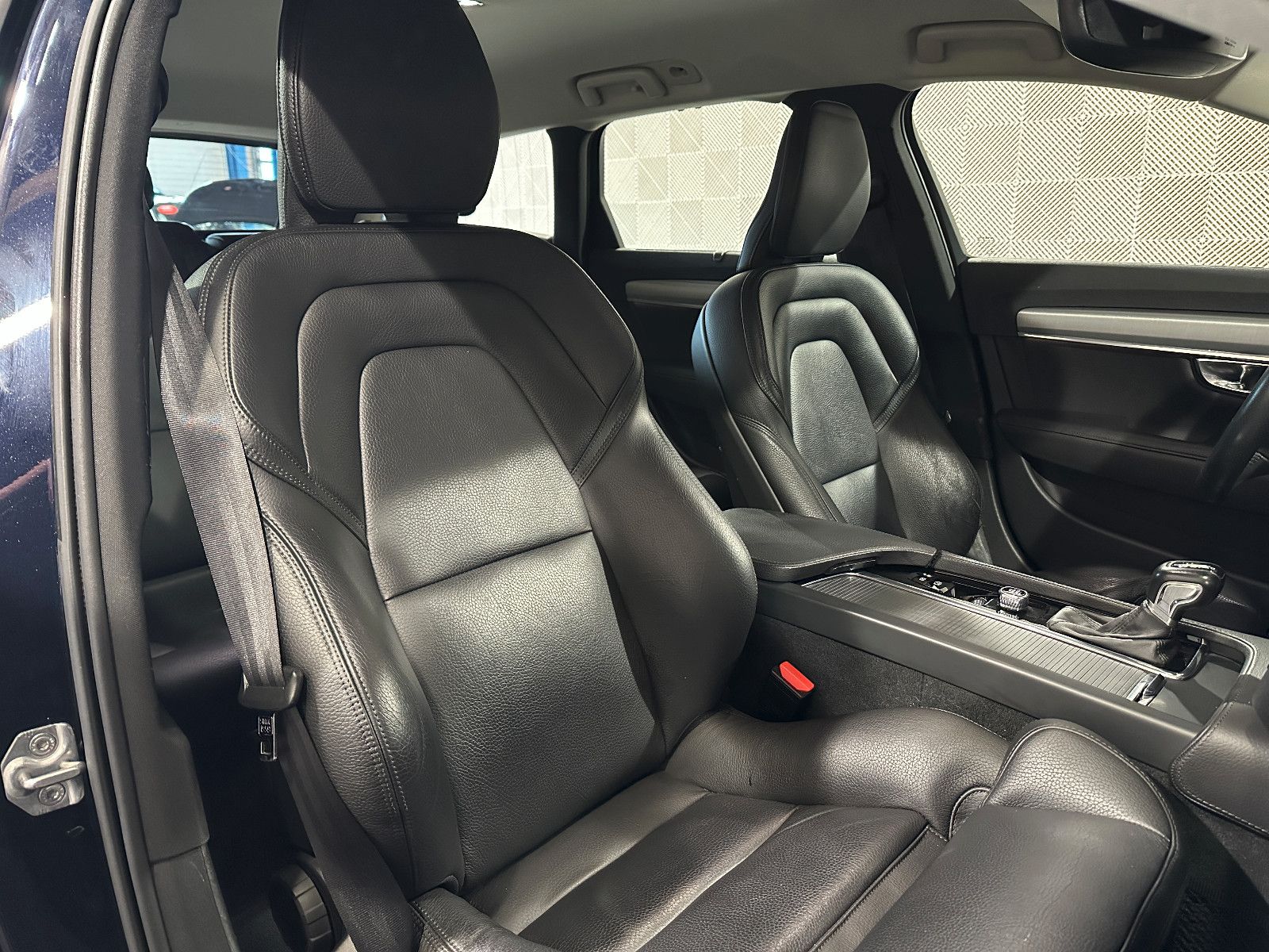 Volvo V90 Kombi AWD*MOMENTUM*LED-R.KAM-ST.H-MEMO-LEDER foto 17