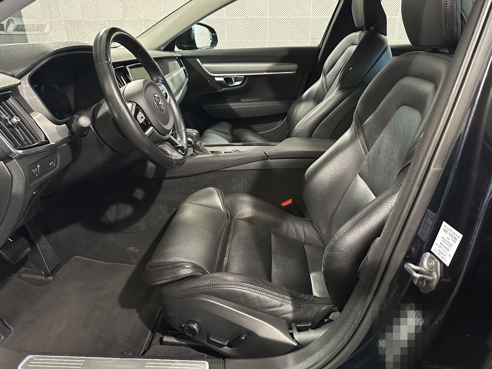 Volvo V90 Kombi AWD*MOMENTUM*LED-R.KAM-ST.H-MEMO-LEDER foto 19