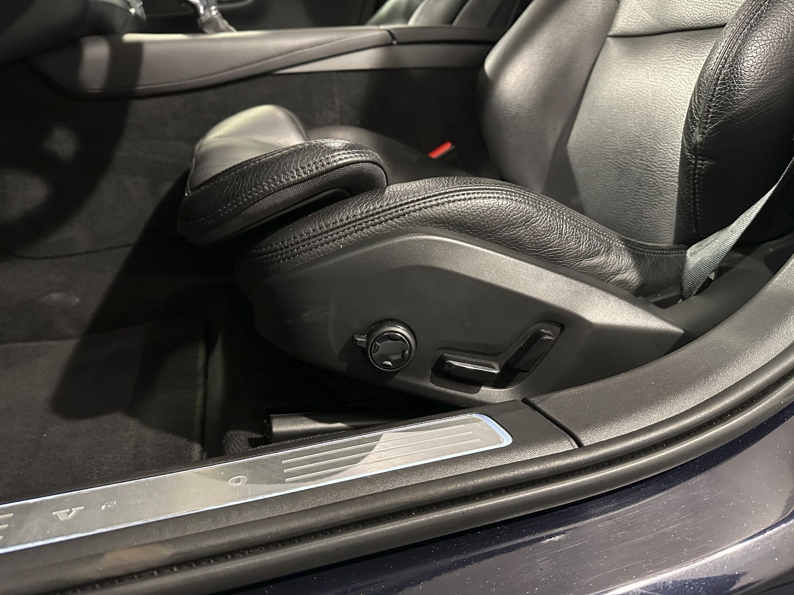 Volvo V90 Kombi AWD*MOMENTUM*LED-R.KAM-ST.H-MEMO-LEDER foto 20