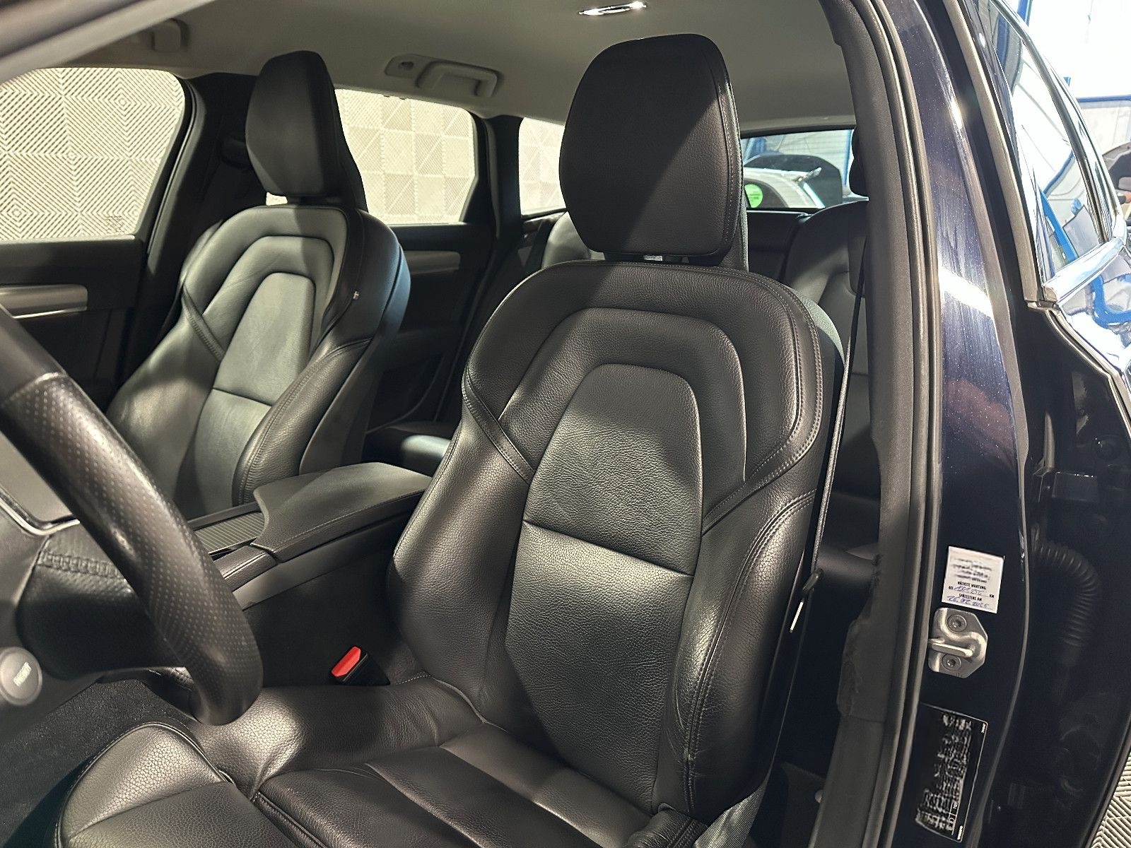 Volvo V90 Kombi AWD*MOMENTUM*LED-R.KAM-ST.H-MEMO-LEDER foto 21