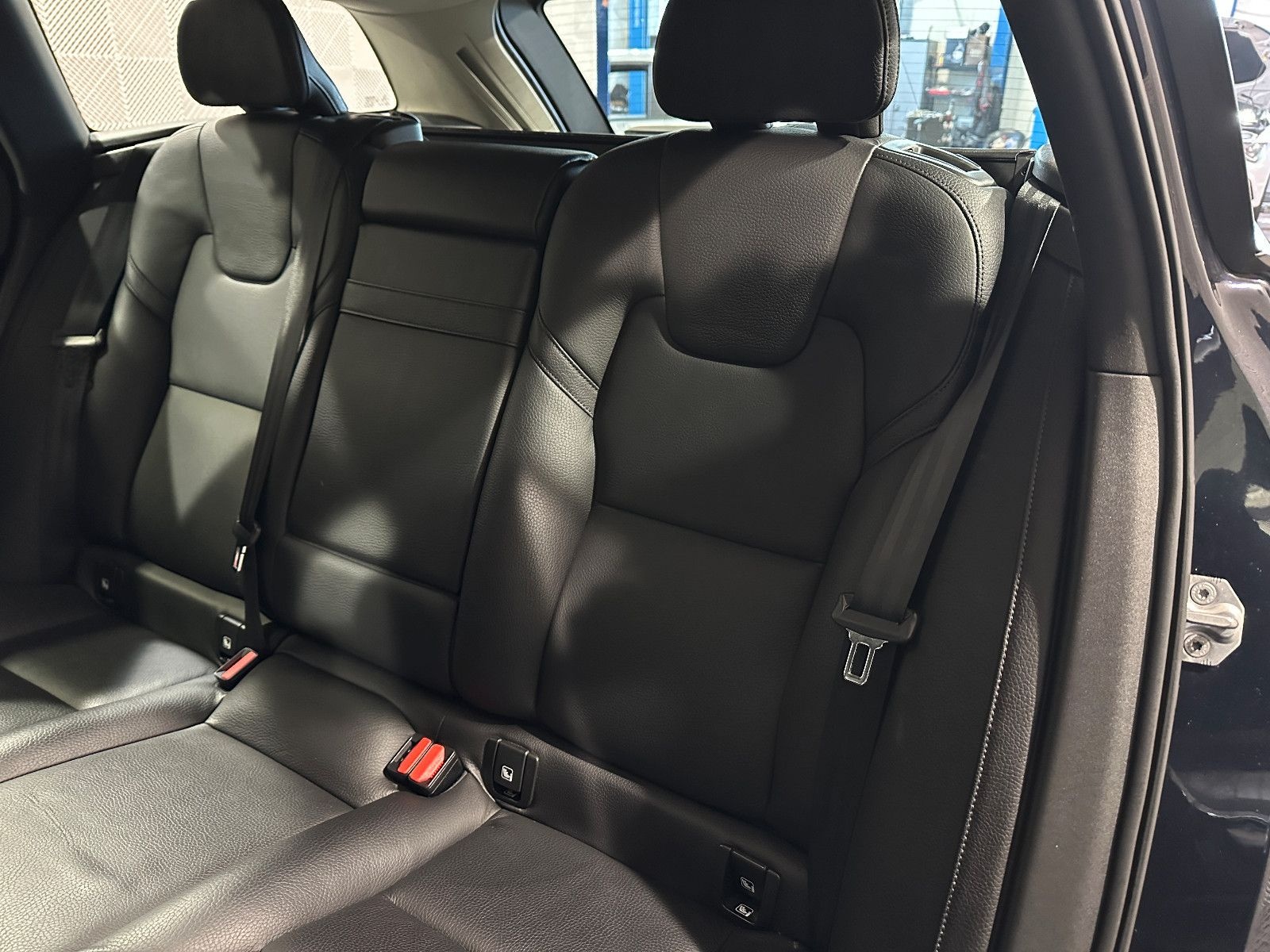 Volvo V90 Kombi AWD*MOMENTUM*LED-R.KAM-ST.H-MEMO-LEDER foto 24