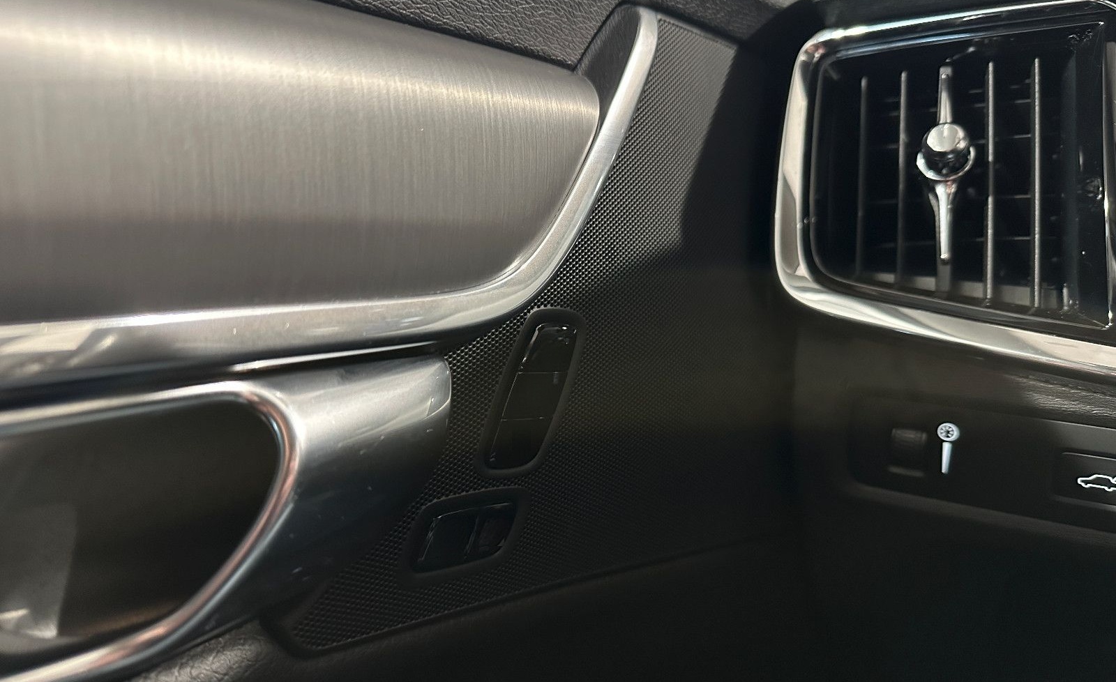 Volvo V90 Kombi AWD*MOMENTUM*LED-R.KAM-ST.H-MEMO-LEDER foto 25