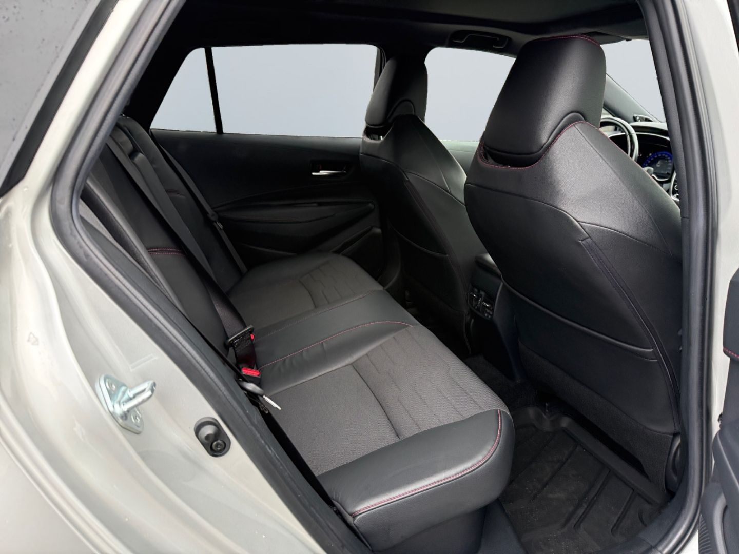 Toyota Corolla 2.0 Hybrid TS Lounge*Pano*Matrix*ACC*SHZ foto 17