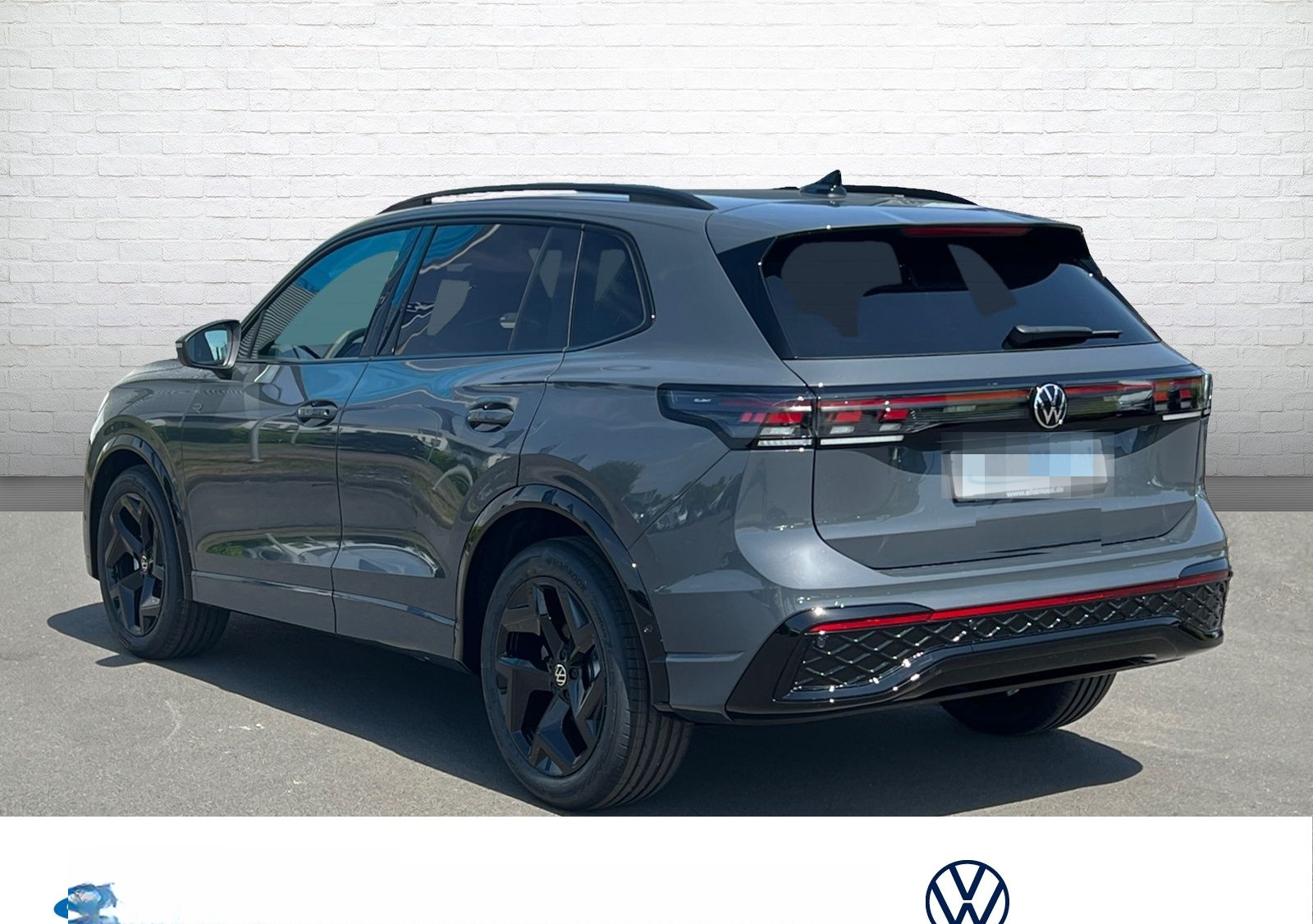 Volkswagen Tiguan R-Line 1.5 l eTSI OPF DSG AHK ACC Pano Di foto 3