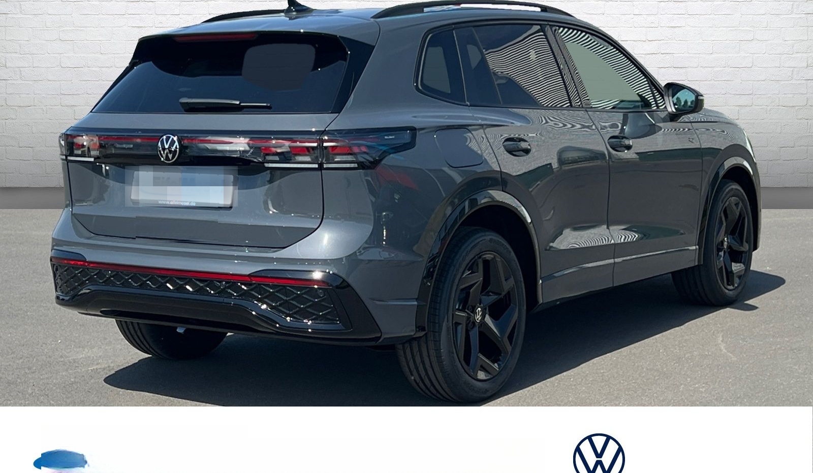 Volkswagen Tiguan R-Line 1.5 l eTSI OPF DSG AHK ACC Pano Di foto 4