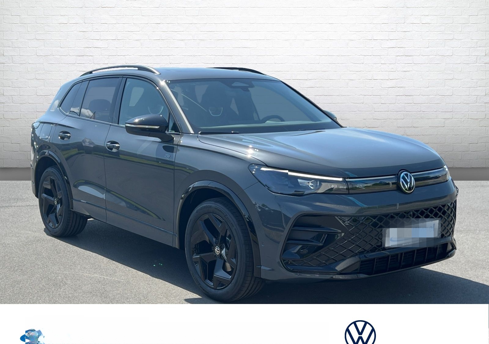 Volkswagen Tiguan R-Line 1.5 l eTSI OPF DSG AHK ACC Pano Di foto 5