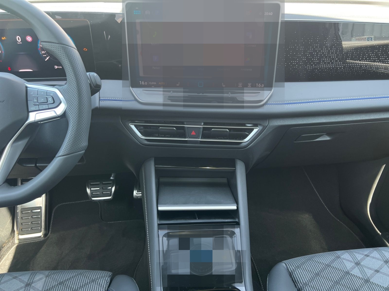 Volkswagen Tiguan R-Line 1.5 l eTSI OPF DSG AHK ACC Pano Di foto 8