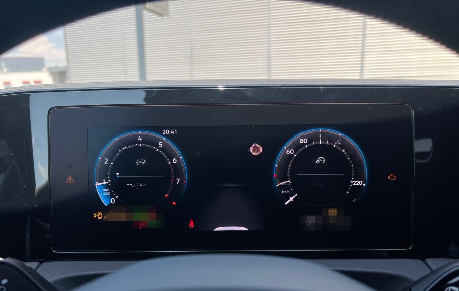Volkswagen Tiguan R-Line 1.5 l eTSI OPF DSG AHK ACC Pano Di foto 10