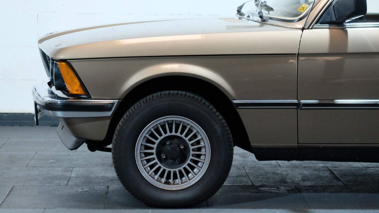 BMW 323i, 5-Gang-Getriebe! foto 17