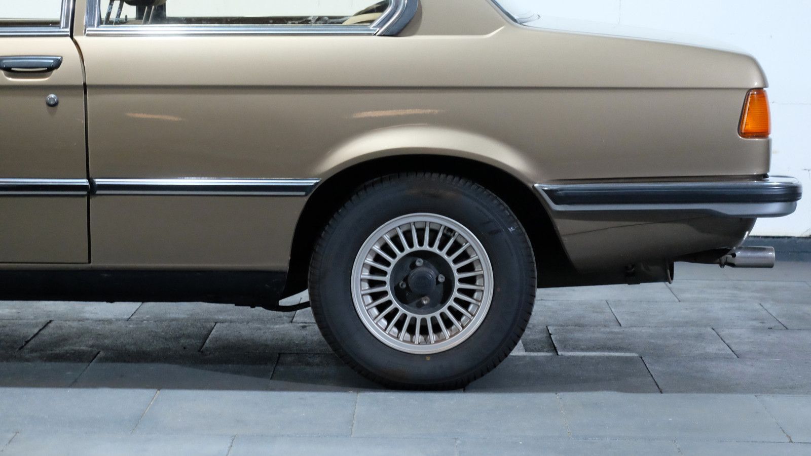 BMW 323i, 5-Gang-Getriebe! foto 18