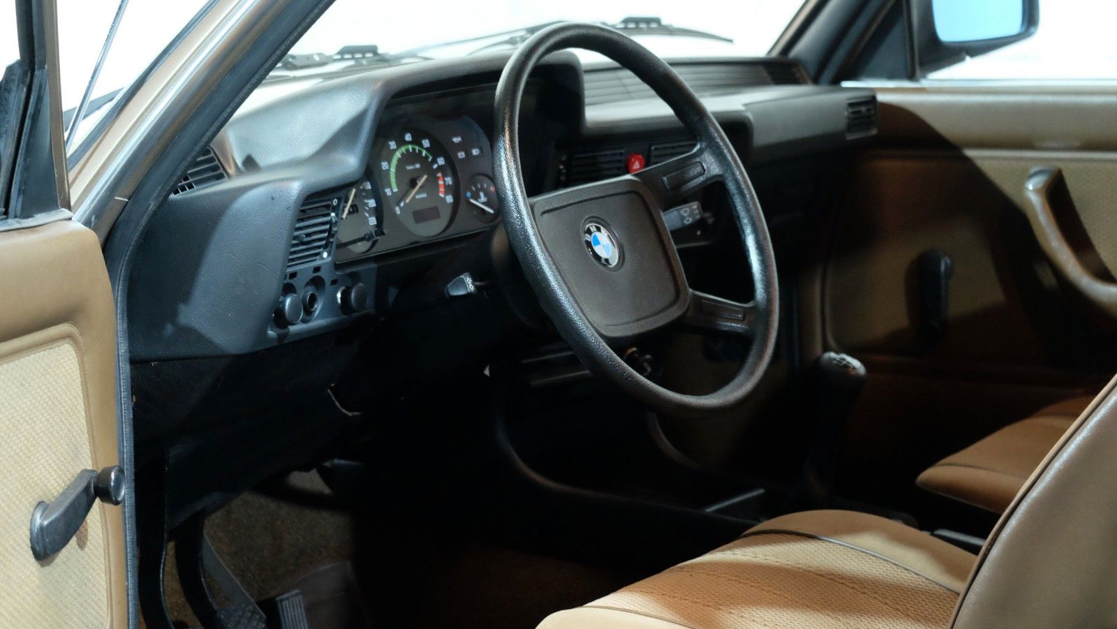 BMW 323i, 5-Gang-Getriebe! foto 4