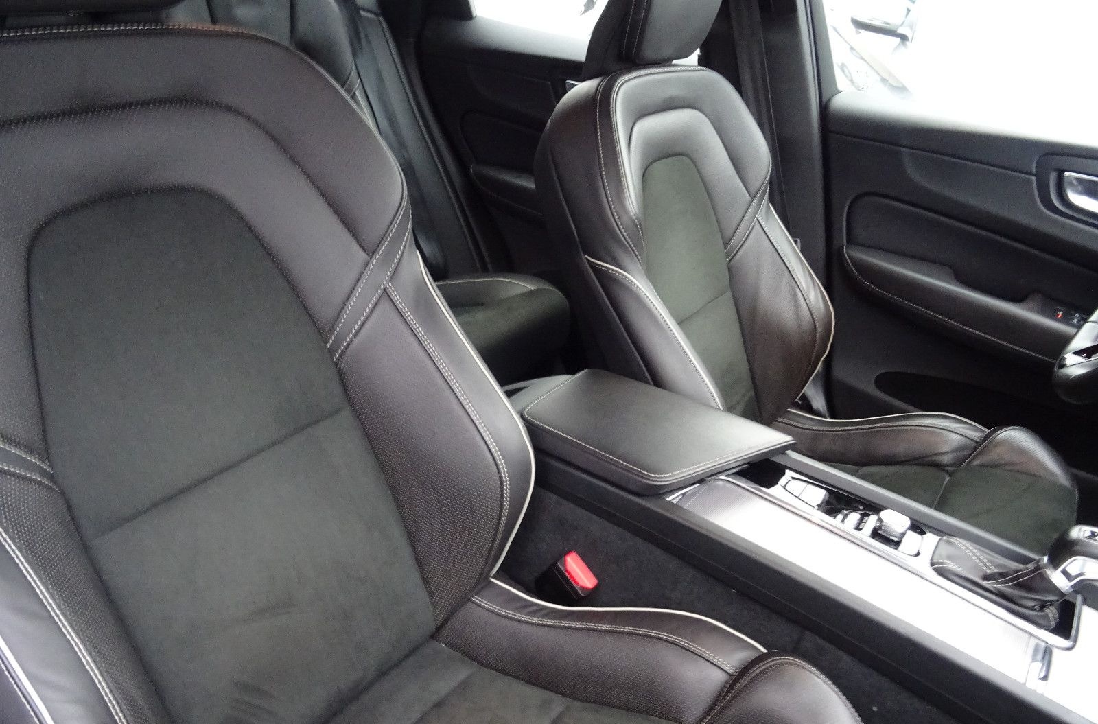 Volvo XC 60 R Design AWD-Autom-LED-Leder-AHK foto 12