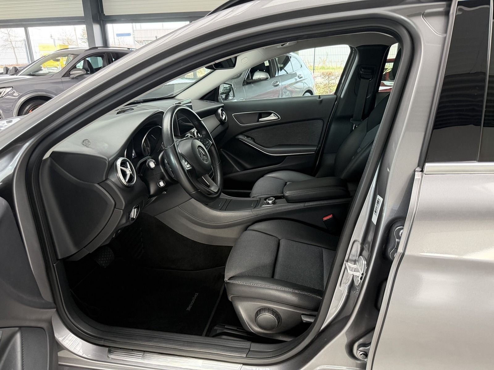 Mercedes-Benz GLA 200 STYLE AUTOMATIK+NAVI+XENON+E-HECKKLAPPE+ foto 13