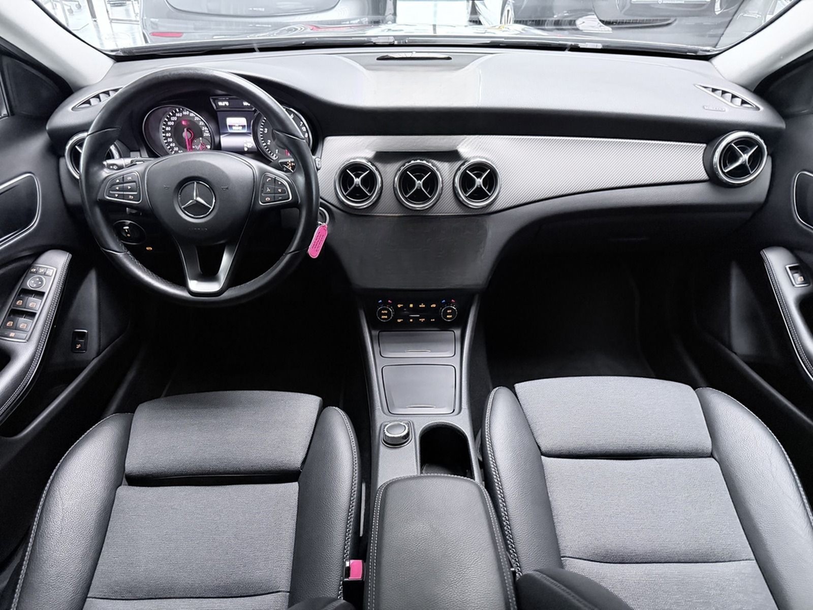 Mercedes-Benz GLA 200 STYLE AUTOMATIK+NAVI+XENON+E-HECKKLAPPE+ foto 5