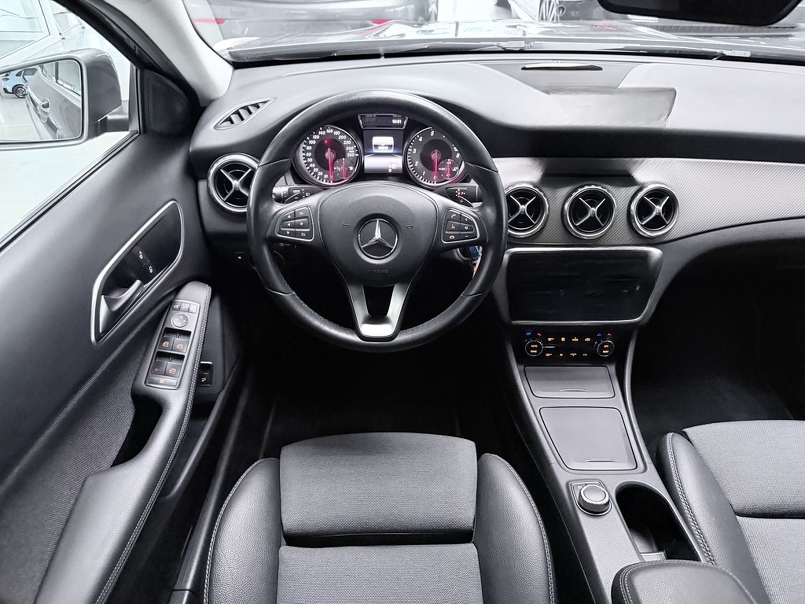 Mercedes-Benz GLA 200 STYLE AUTOMATIK+NAVI+XENON+E-HECKKLAPPE+ foto 6