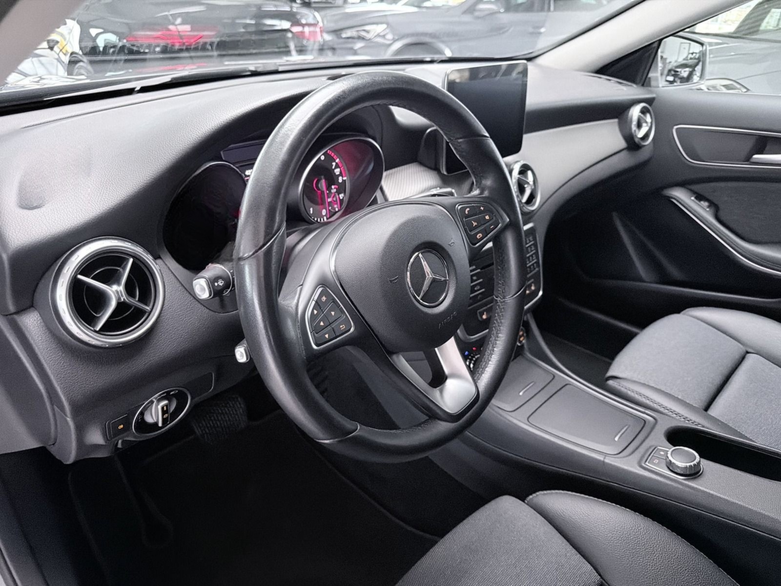 Mercedes-Benz GLA 200 STYLE AUTOMATIK+NAVI+XENON+E-HECKKLAPPE+ foto 7