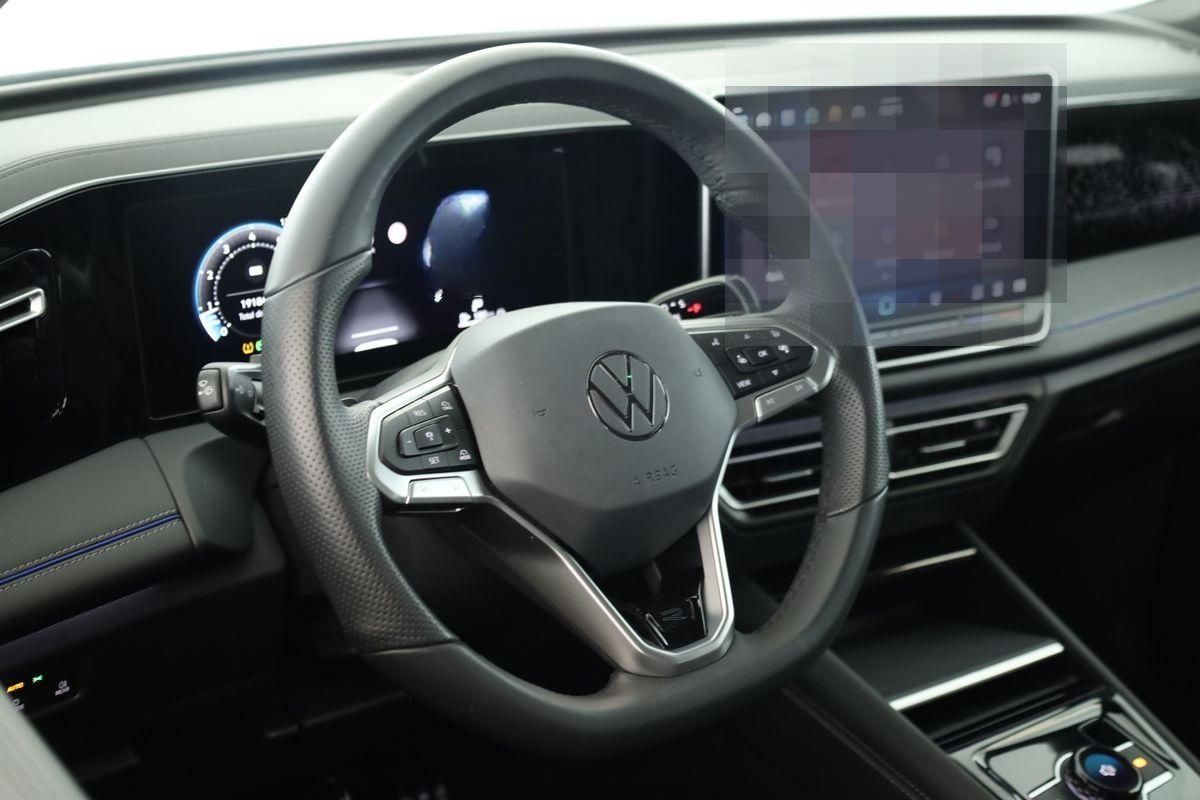 Volkswagen Tiguan 2.0 TSI DSG 4M R-Line IQ Pano Nav Key 360 foto 17