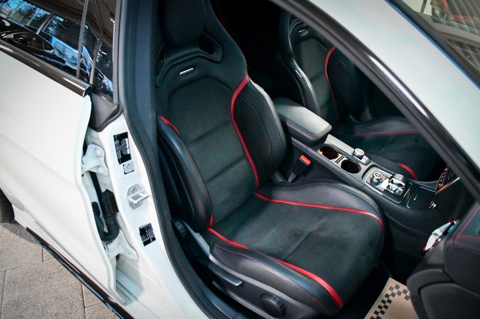 Mercedes-Benz CLA 45 AMG SB 4Matic Performance AMG Pano Harman foto 12