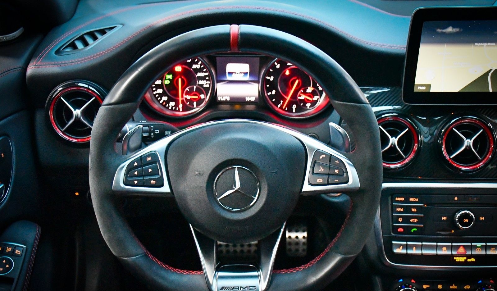 Mercedes-Benz CLA 45 AMG SB 4Matic Performance AMG Pano Harman foto 16