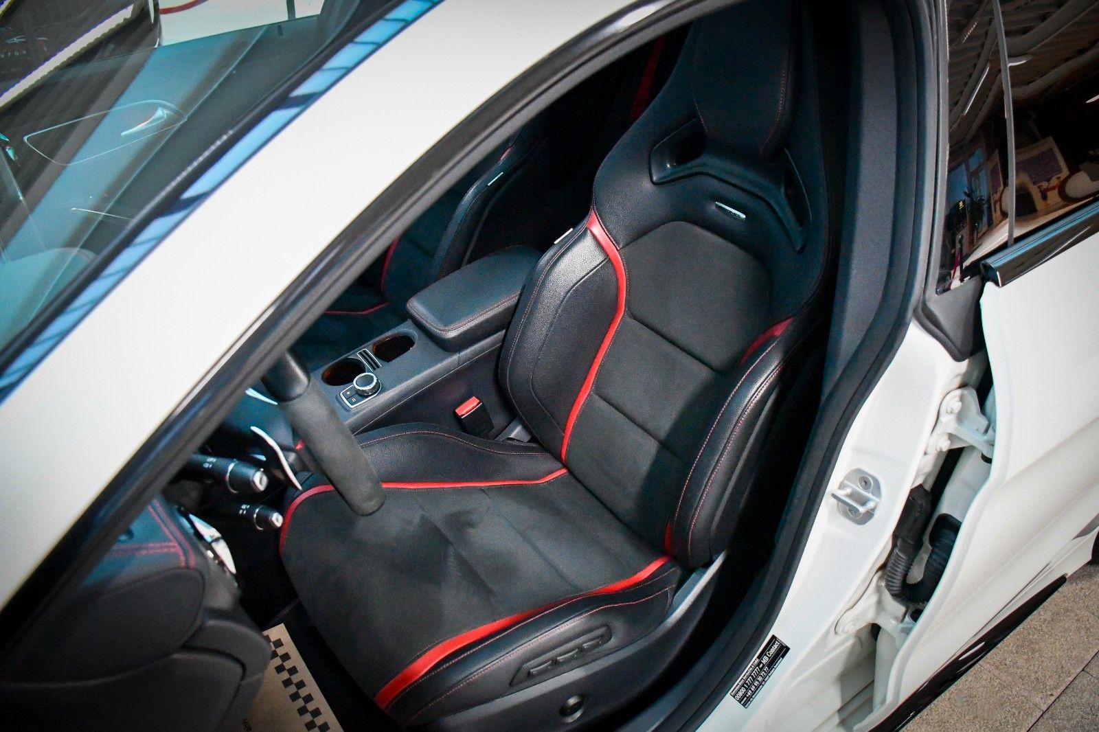 Mercedes-Benz CLA 45 AMG SB 4Matic Performance AMG Pano Harman foto 9