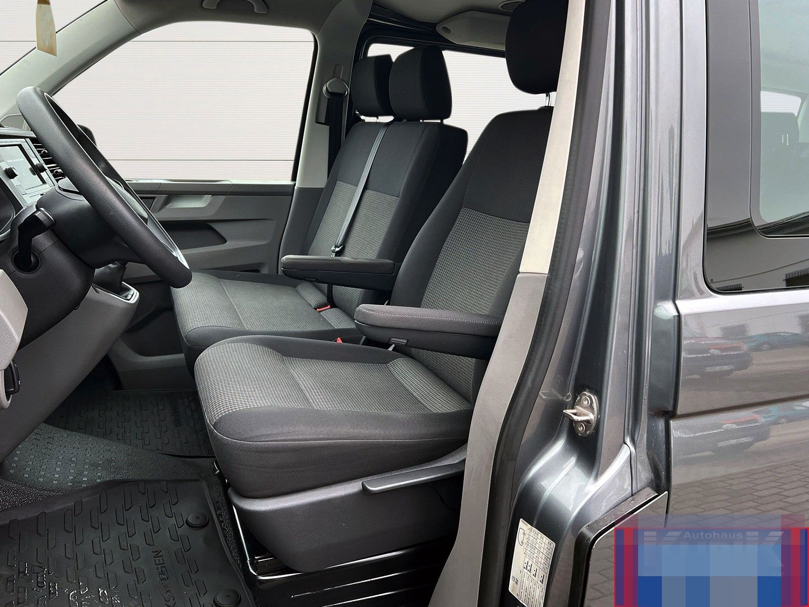 Volkswagen T6.1 Kombi langer Radstand 2,0 TDI 9 Sitzer+AppC foto 5