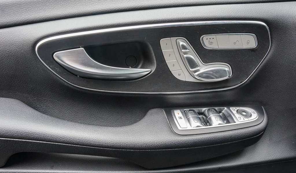 Mercedes-Benz V 220 d LANG MBUX LEDER ILS AHK 7-SITZER foto 14