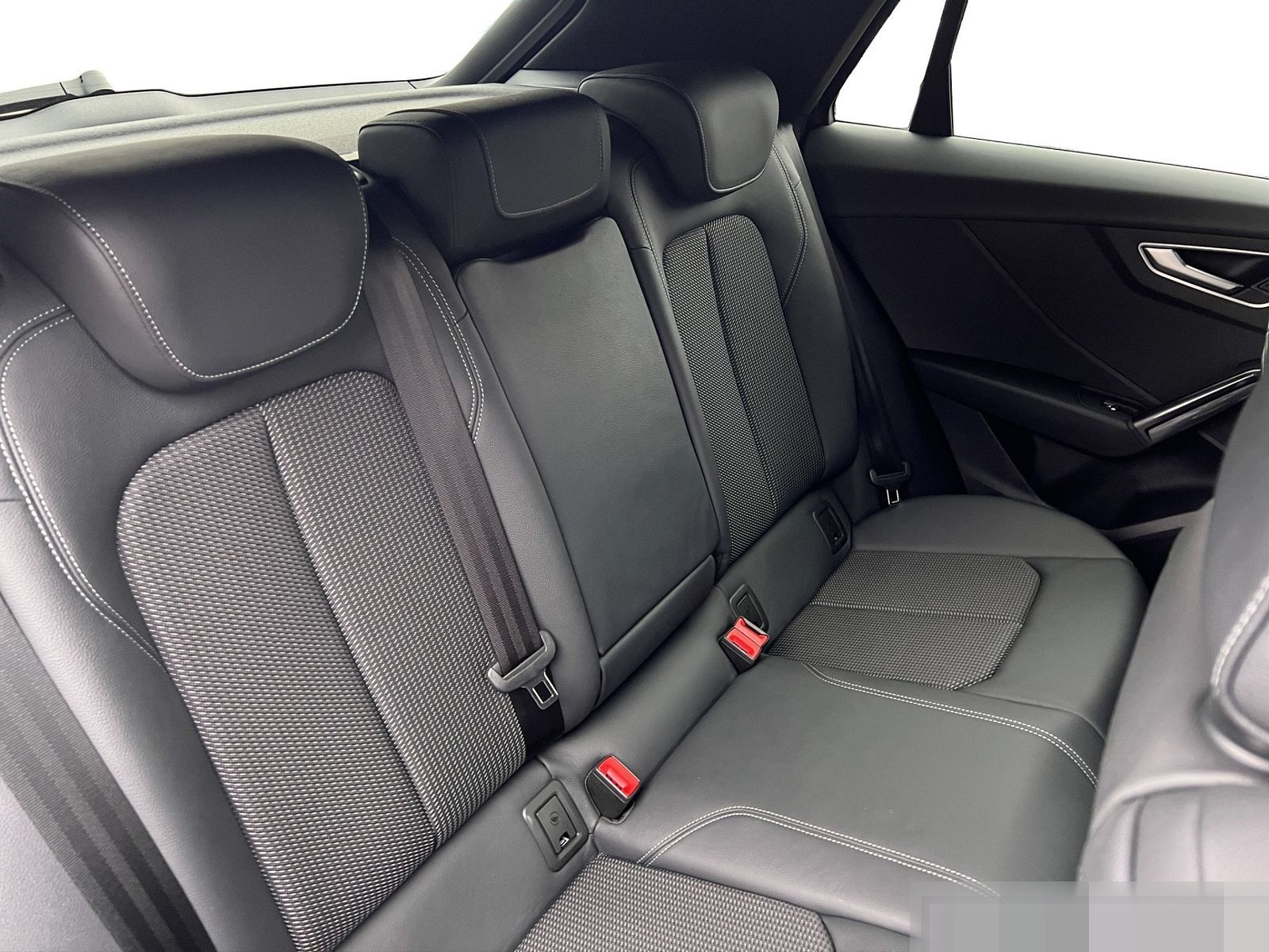 Audi Q2 35 TFSI S line AHK Komfortpaket Bluetooth LED foto 11